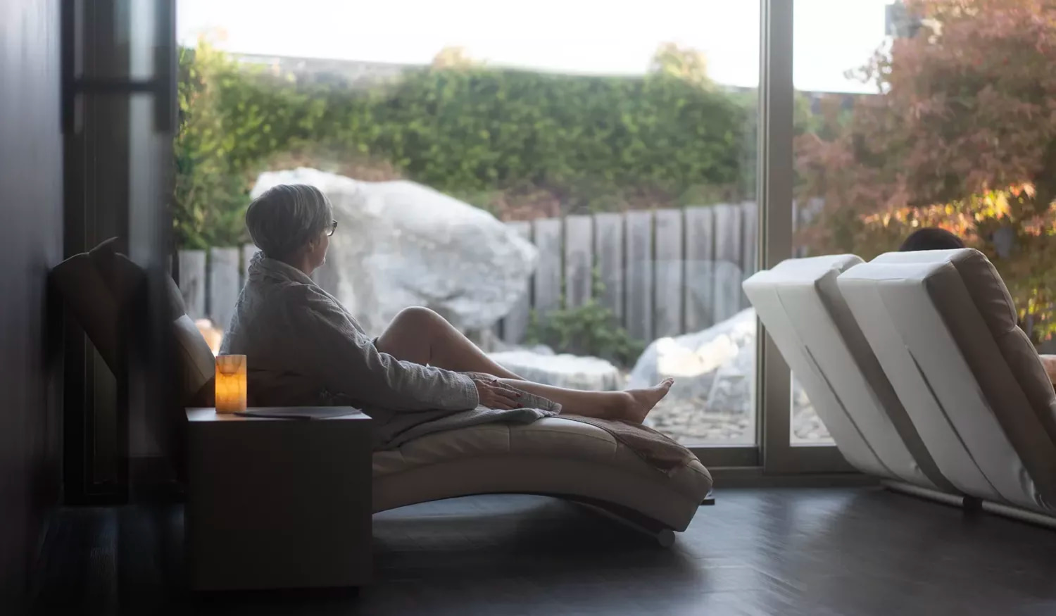 panorama rustruimte lichte rustruimte sauna, uitzicht panoramische tuin